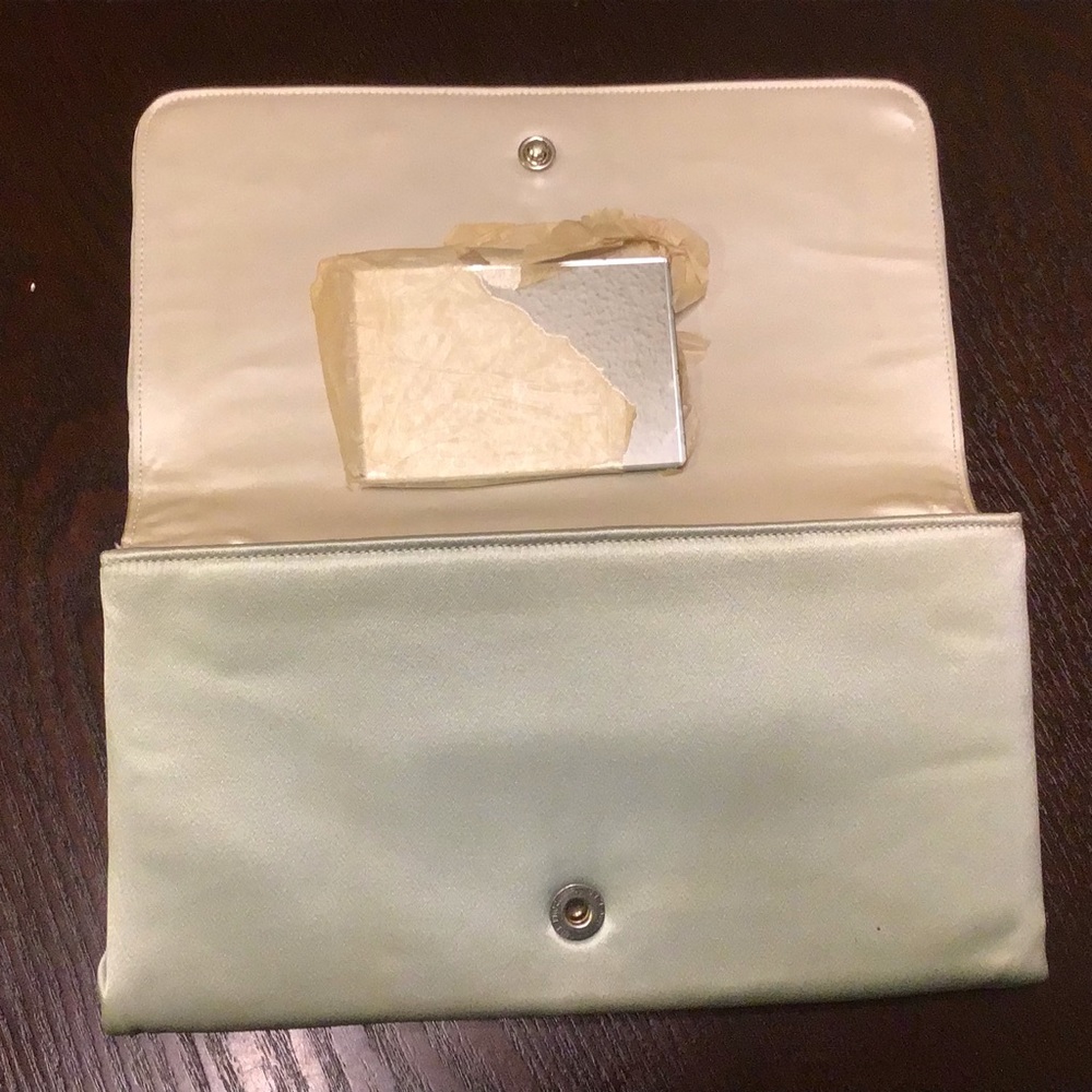 Vintage MAGID Hand Beaded Clutch made in the USA - Picture 5 of 8